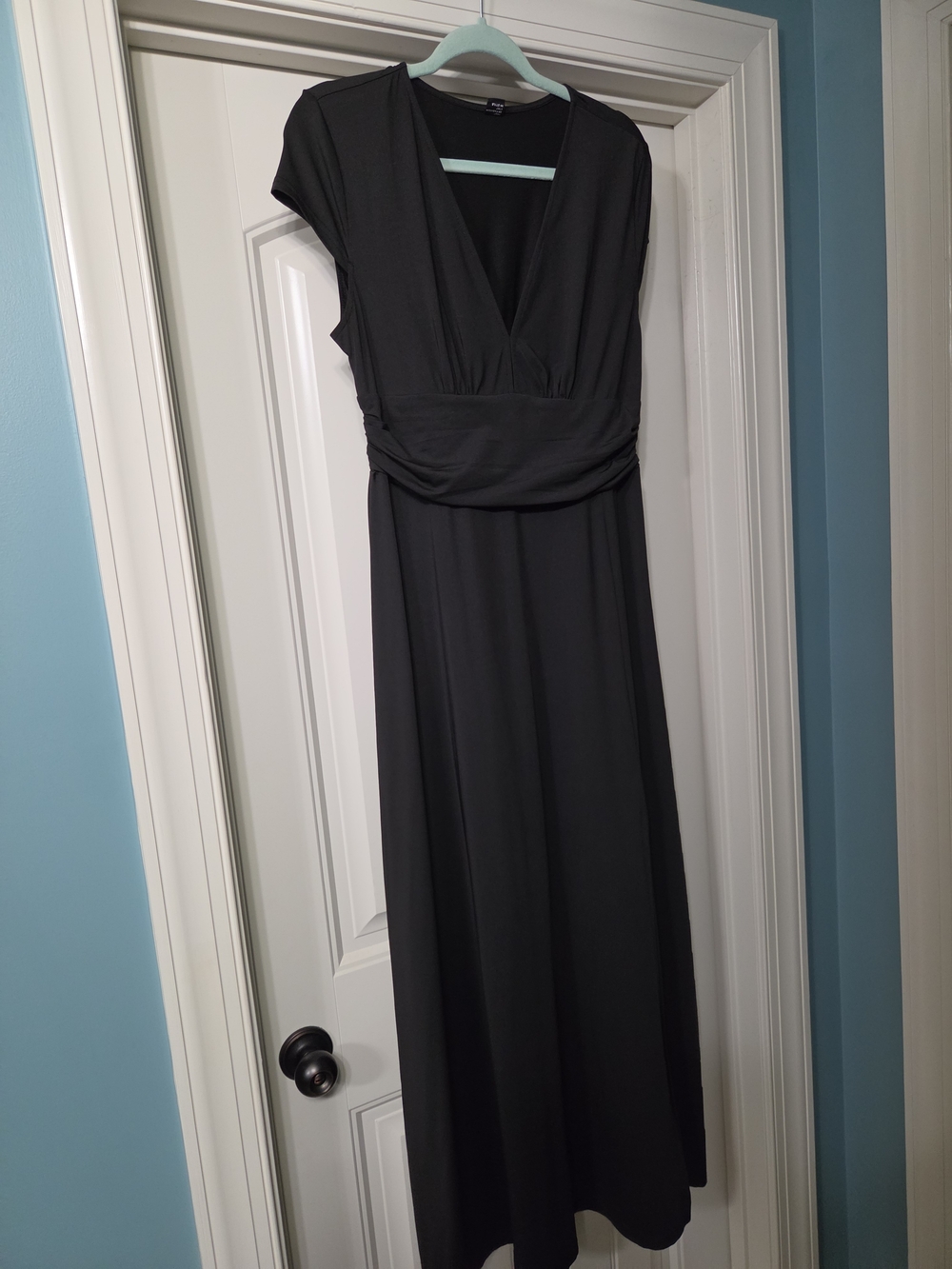 Elegant Black V-Neck Maxi Dress with Gathered Waist